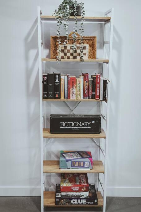 Holiday home Nyc Loft Inspired •12 Mins To Wem •vintage Arcade