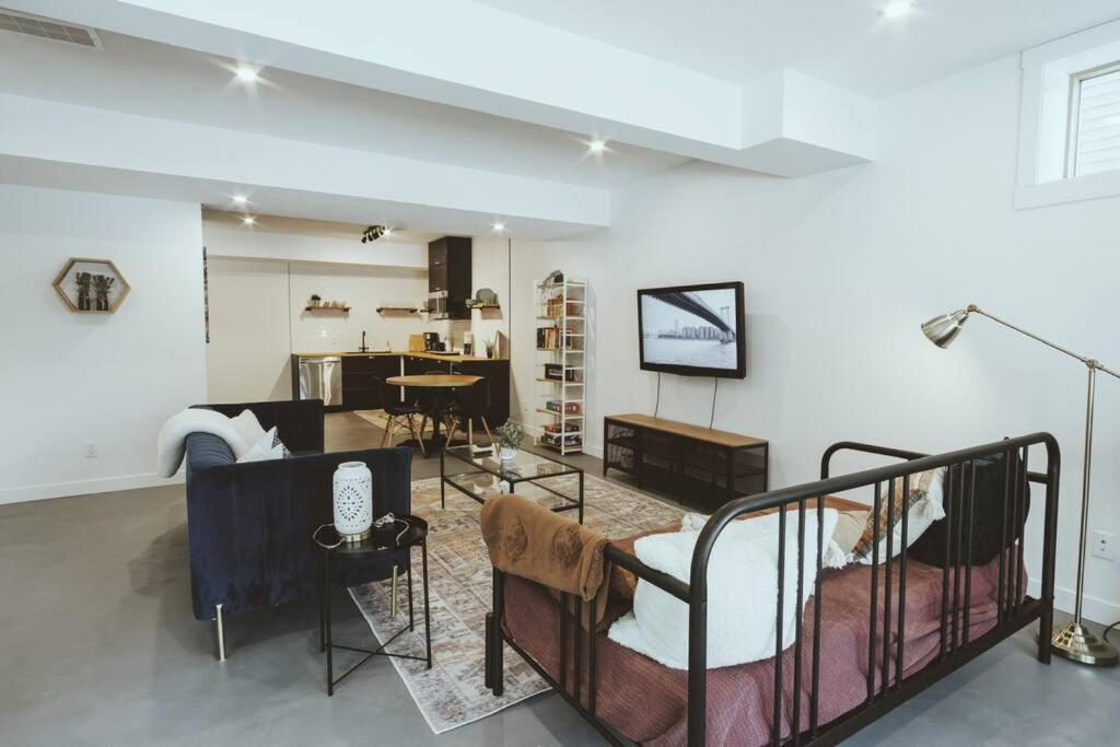 Nyc Loft Inspired •12 Mins To Wem •vintage Arcade Edmonton